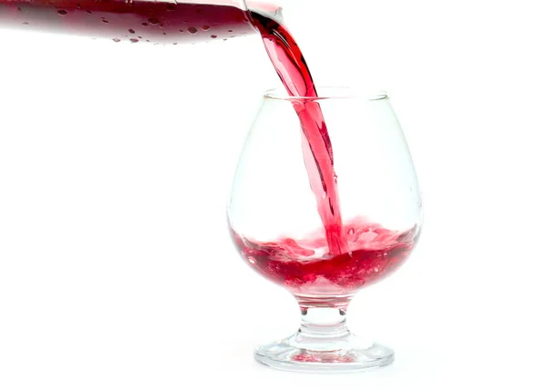 Ένα Ρεύμα Κόκκινου Κρασιού Όταν Χύνεται Ένα Ποτήρι — Φωτογραφία Αρχείου