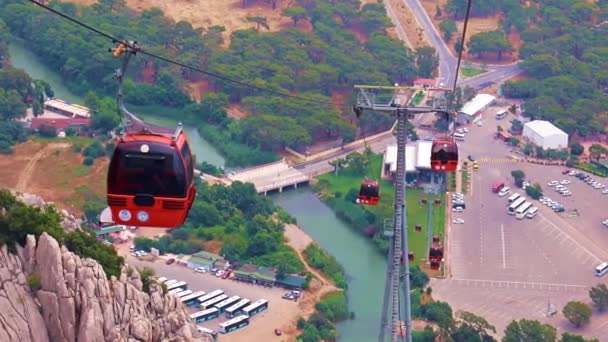 Kabinen Und Gebäude Seilbahn Auf Den Berg Der Nähe Der — Stockvideo