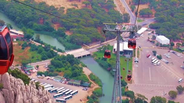 Kabinen Und Gebäude Seilbahn Auf Den Berg Der Nähe Der — Stockvideo