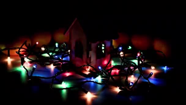 Dekoracyjny Dom Jasne Spalanie Girlandy Bożego Narodzenia — Wideo stockowe