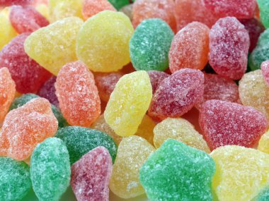 Tatlı olarak narenciye aromalı karamel.