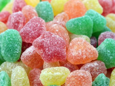 Tatlı olarak narenciye aromalı karamel.