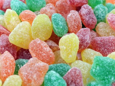 Tatlı olarak narenciye aromalı karamel.