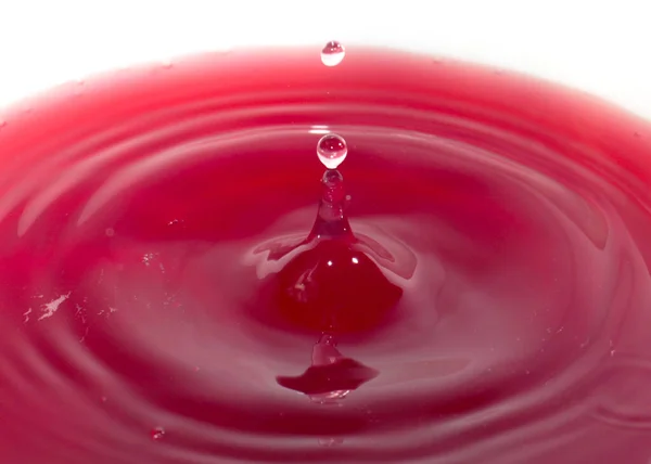 Gouttes Sang Rouge Vif Tombent Sur Surface Liquide — Photo