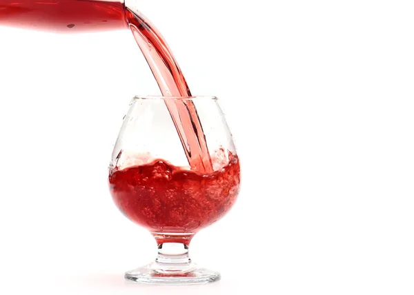 Φωτεινό Κόκκινο Ροή Του Κρασιού Όταν Χύνεται Ένα Ποτήρι — Φωτογραφία Αρχείου