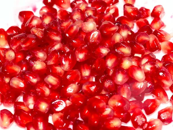 Bright Red Grains Ripe Pomegranate Treat Treat — Foto de Stock
