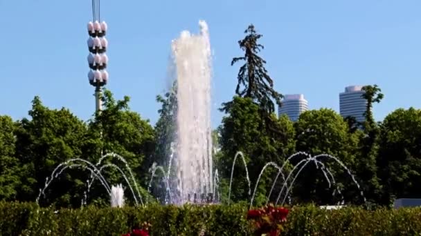 Chorros Fuente Agua Limpia Calle Ciudad Moscú Rusia — Vídeos de Stock