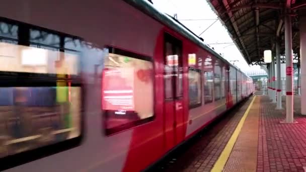 Trafik Stadstrafik Och Passagerarstation Staden Moskva Ryssland — Stockvideo
