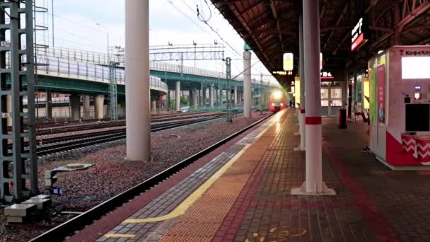 Verkeer Van Stedelijk Spoorvervoer Passagiersstation Van Stad Moskou Rusland — Stockvideo