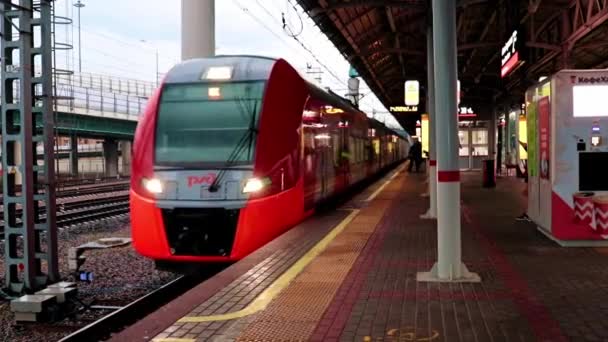 Tráfico Transporte Ferroviario Urbano Estación Pasajeros Ciudad Moscú Rusia — Vídeos de Stock