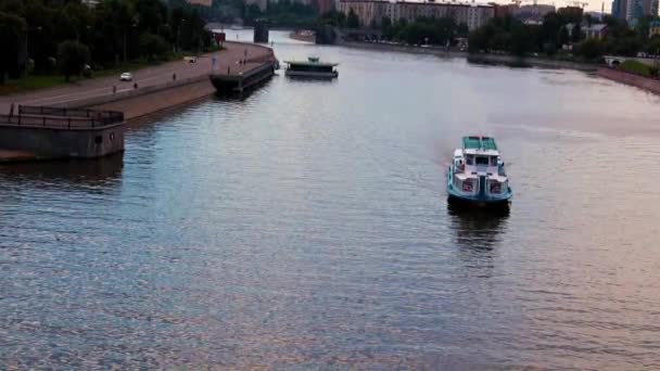 Pohyb Říční Osobní Lodi Povrchu Moskevské Řeky Ruska — Stock video