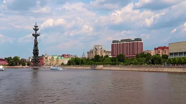 Bostadsbyggnader Vallen Vid Floden Moskva Ryssland — Stockvideo