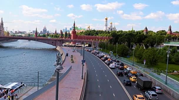 Provoz Silnici Nábřeží Města Moskva Rusko — Stock video