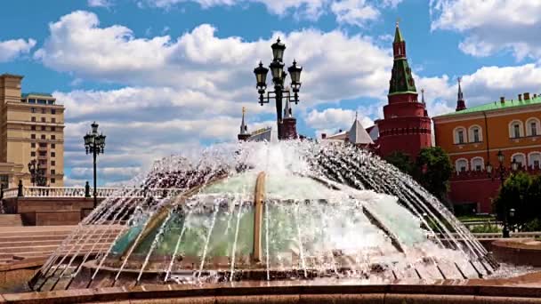 Air Mancur Atas Kubah Pusat Perbelanjaan Okhotny Ryad Moskow Rusia — Stok Video