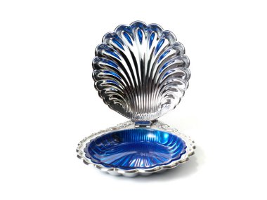 Festival masası için dekoratif metal hatıra lavabosu.