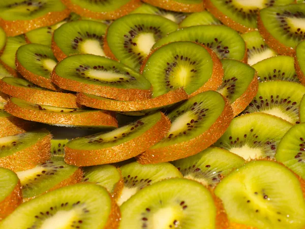 Minunat Coapte Fructe Kiwi Tropicale Tăiate Felii Pentru Masă Confortabilă — Fotografie, imagine de stoc