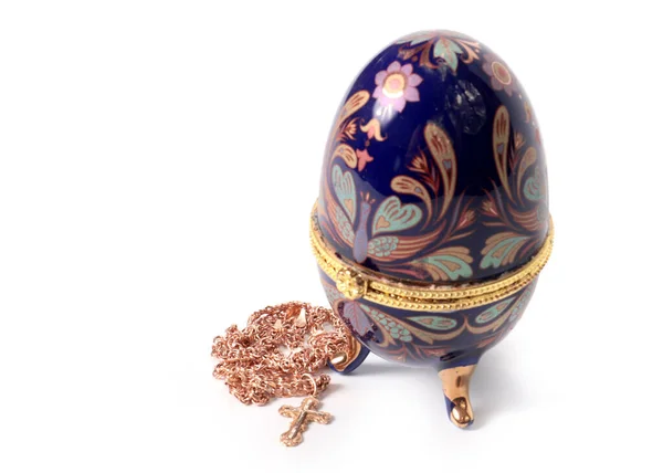 Porcelana Decorativa Huevo Pascua Cadena Oro Con Cruz — Foto de Stock