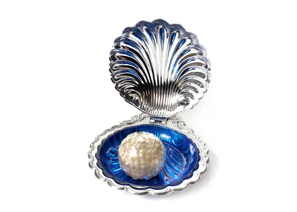 Eine Riesige Perle Liegt Einer Dekorativen Schale — Stockfoto