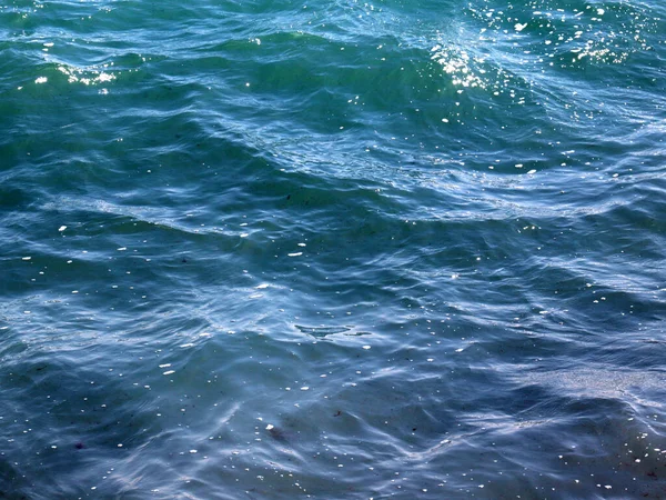 Bela Costa Mar Com Uma Onda Uma Praia Seixos — Fotografia de Stock