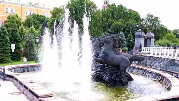 Sculptuur Compositie Met Paarden Fontein Van Okhotny Ryad Park Moskou — Stockvideo