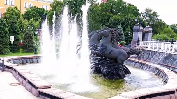 Sculptuur Compositie Met Paarden Fontein Van Okhotny Ryad Park Moskou — Stockvideo