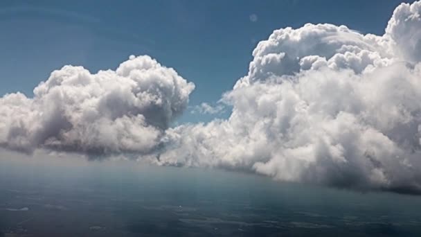 Vista Desde Ventana Del Avión Del Cielo Las Nubes — Vídeos de Stock