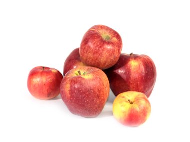 Hasat zamanı bir demet olgun kırmızı elma.