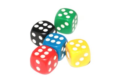 Kumarhanede oynarken farklı kombinasyonlara sahip oyun zarları