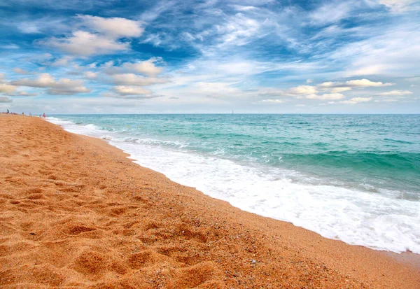Meereswellen Und Sandstrand Als Element Von Outdoor Aktivitäten — Stockfoto