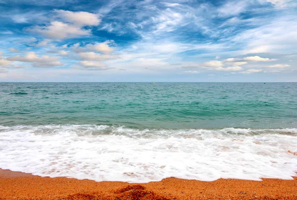Meereswellen Und Sandstrand Als Element Von Outdoor Aktivitäten — Stockfoto