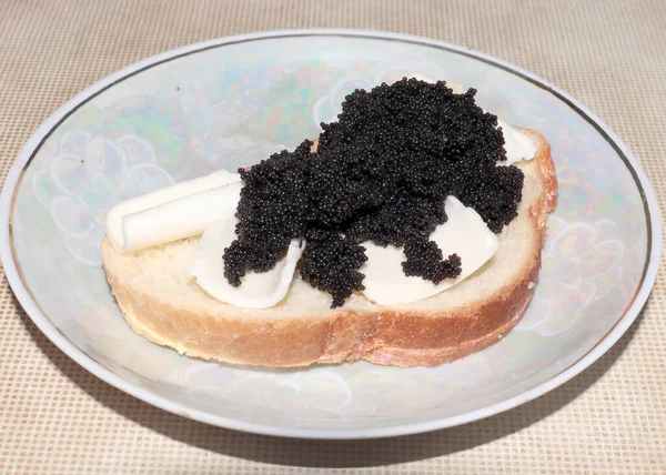 Sanduíche Pão Trigo Branco Com Manteiga Caviar Preto Sevruga — Fotografia de Stock