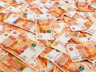 Ülkenin ticaret ekonomisinin bir unsuru olarak Rus rublesi beş bininci kağıt yığını.