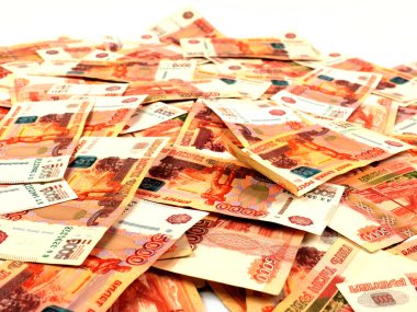 Ülkenin ticaret ekonomisinin bir unsuru olarak Rus rublesi beş bininci kağıt yığını.