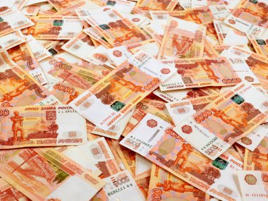 Ülkenin ticaret ekonomisinin bir unsuru olarak Rus rublesi beş bininci kağıt yığını.