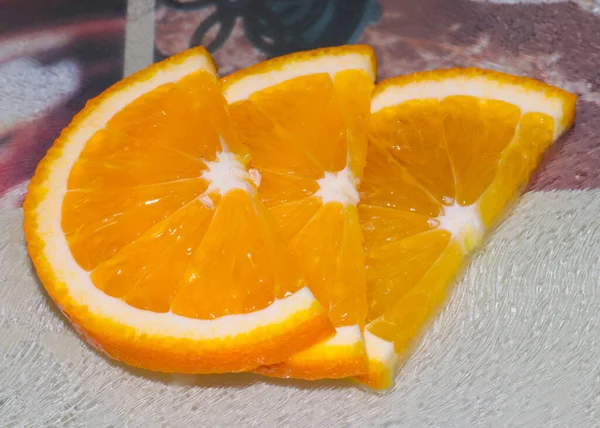 素晴らしい食事のために用意された熟したオレンジのスライス — ストック写真