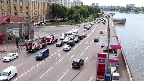Movimiento Transporte Por Carretera Largo Del Terraplén Ciudad Moscú Rusia — Vídeos de Stock