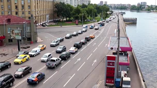 Movimiento Transporte Por Carretera Largo Del Terraplén Ciudad Moscú Rusia — Vídeos de Stock