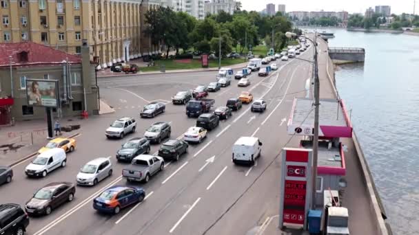 Movimento Del Trasporto Stradale Lungo Argine Della Città Mosca Russia — Video Stock