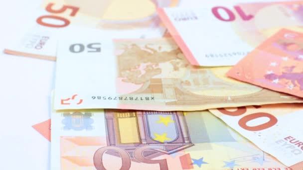 Euro Banknoten Fallen Auf Einen Haufen Geld — Stockvideo