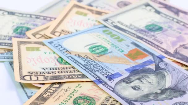 Tagihan Kertas Amerika Dolar Jatuh Pada Tumpukan Uang — Stok Video