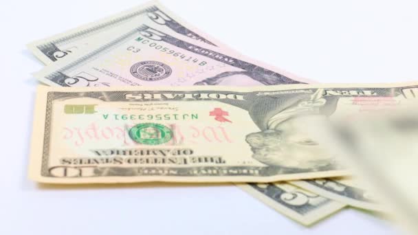 Бумажные Купюры Американские Доллары Падают Кучу Денег — стоковое видео