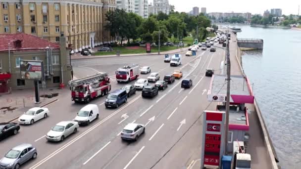 Движение Автомобильного Транспорта Набережной Города Москвы Россия — стоковое видео