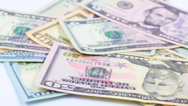 Papieren Biljetten Amerikaanse Dollars Vallen Een Stapel Geld — Stockvideo