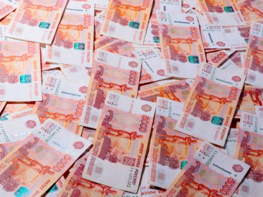 Bir yığın beş bin dolarlık Rus rublesi.