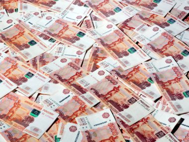 Bir yığın beş bin dolarlık Rus rublesi.