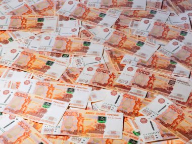 Bir yığın beş bin dolarlık Rus rublesi.