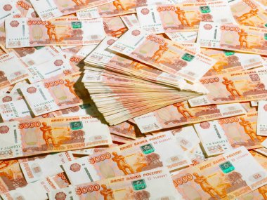 Bir yığın beş bin dolarlık Rus rublesi.