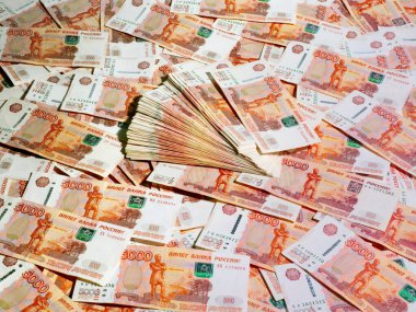 Bir yığın beş bin dolarlık Rus rublesi.