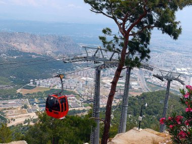 Antalya Türkiye 'de Tunektepe' ye teleferiğin unsurları