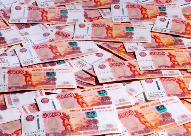 Ticaret ekonomisinin bir parçası olarak Rus rublesi, beş bininci kağıt yığını.